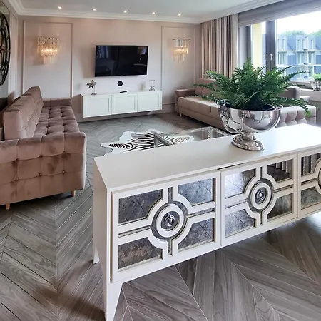 Visit Baltic - Royal アパート